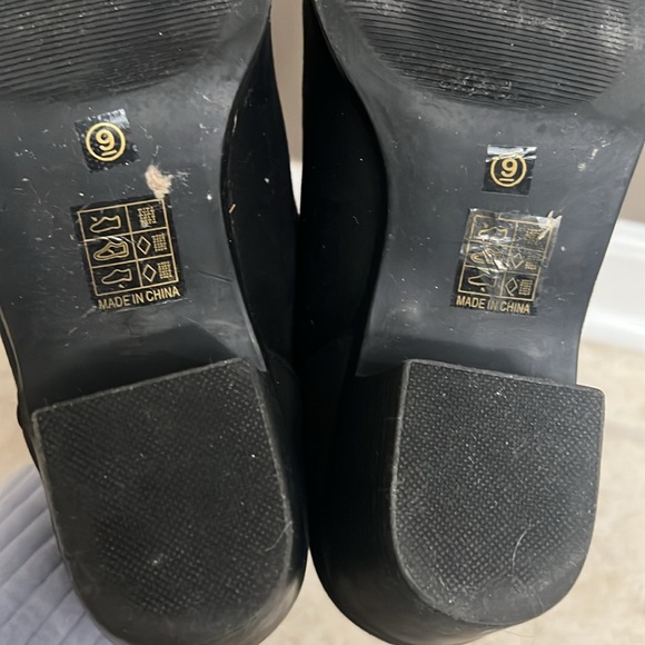 Journey Collection Ankle Boots in Black - Picture 5 of 7